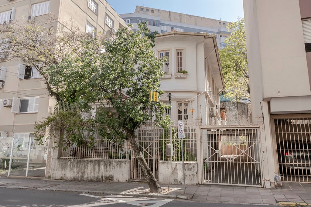 Casa 4 dormitórios no bairro Bom Fim