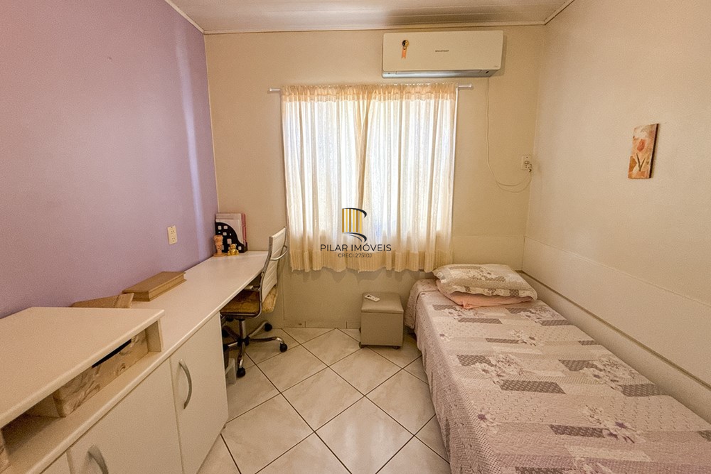 Casa 3 dormitórios no bairro Igara