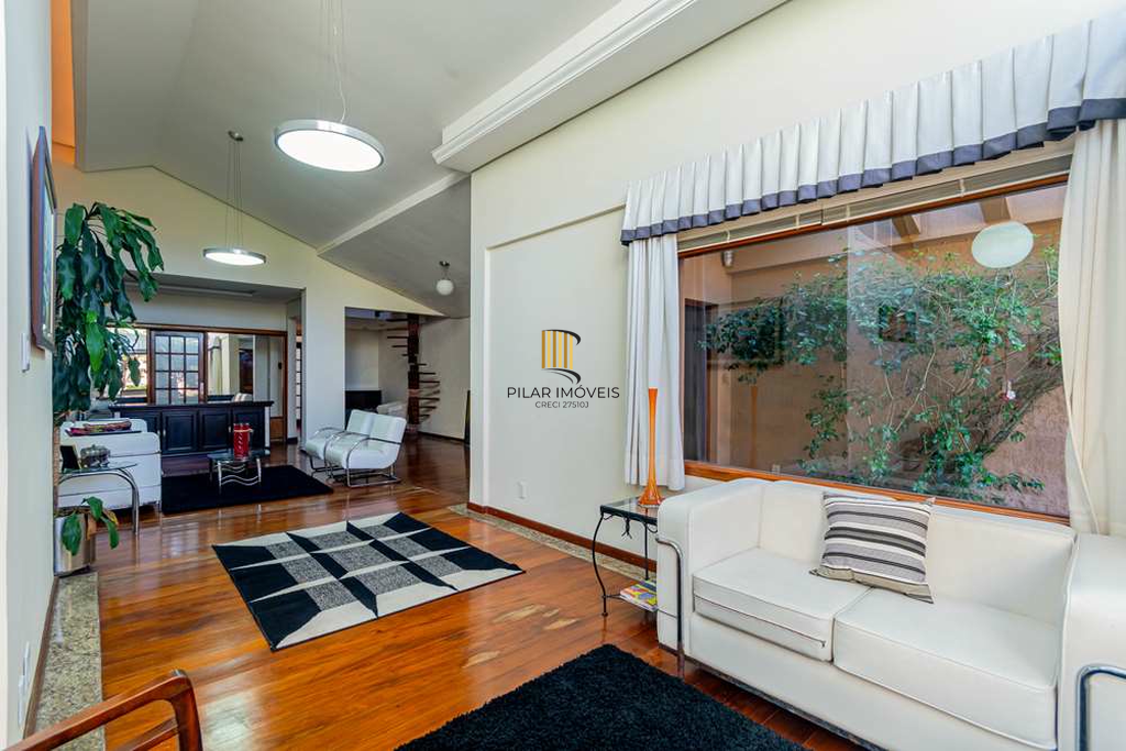 Casa 6 dormitórios no bairro Tristeza