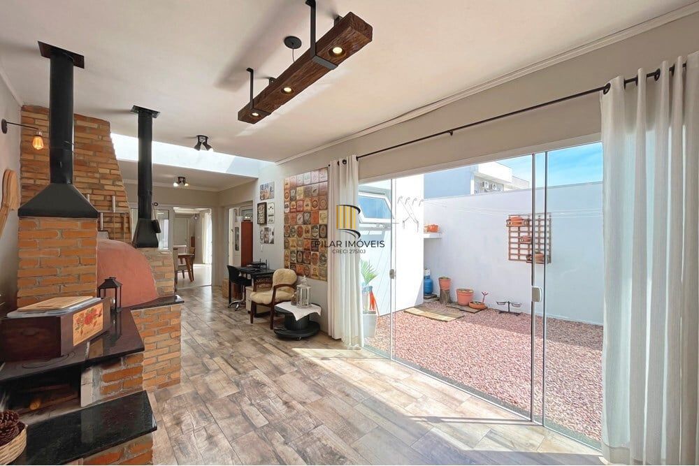 Casa 3 dormitórios no bairro Hípica