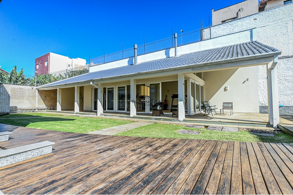 Casa 4 dormitórios no bairro Morro Santana