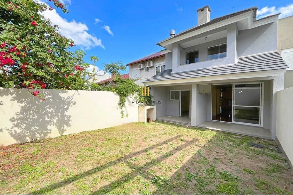 Casa 3 dormitórios no bairro Hípica