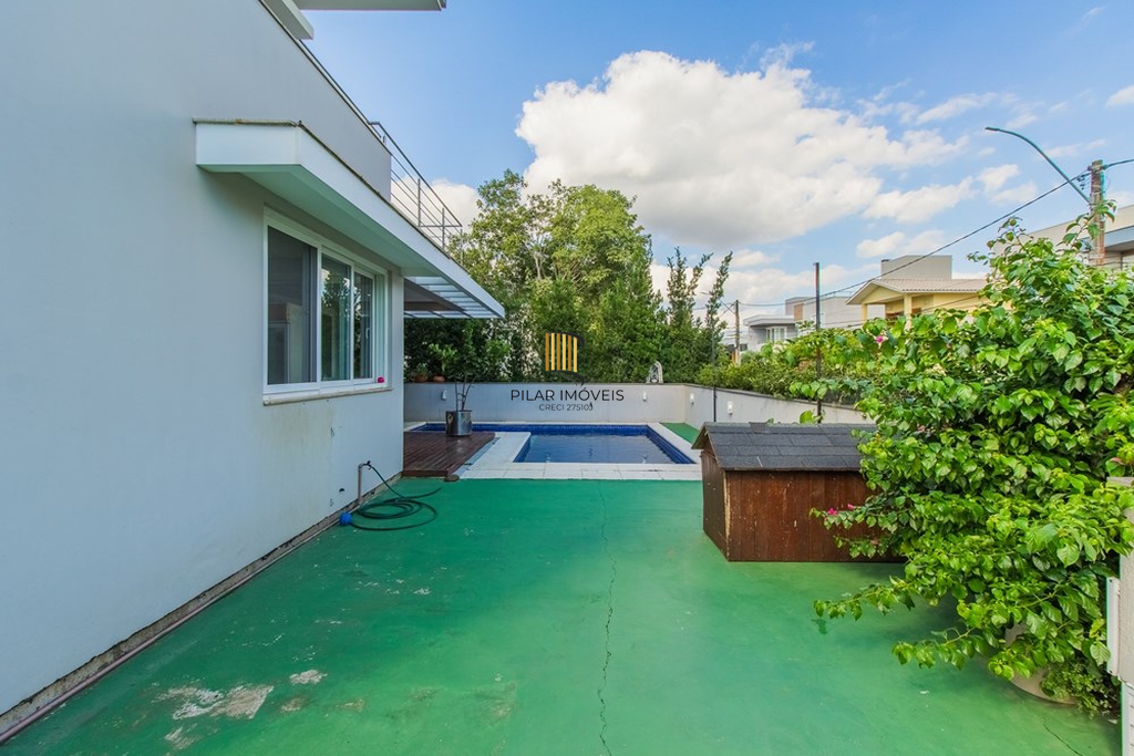 Casa 4 dormitórios no bairro Igara