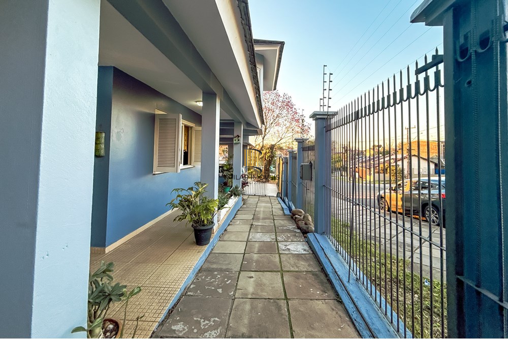 Casa 5 dormitórios no bairro Dihel
