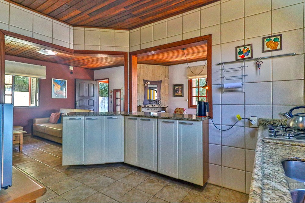 Casa 2 dormitórios no bairro Hípica