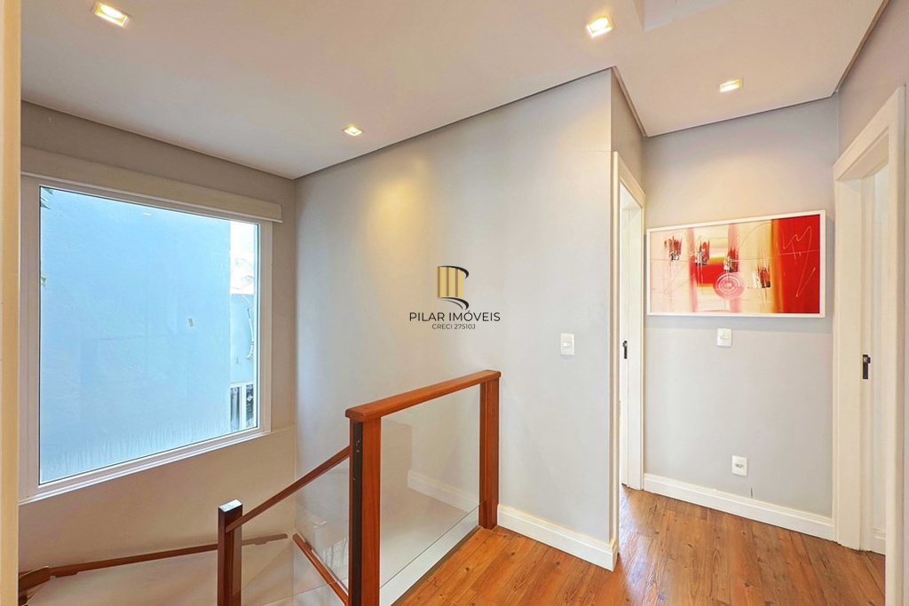 Casa 3 dormitórios no bairro Hípica