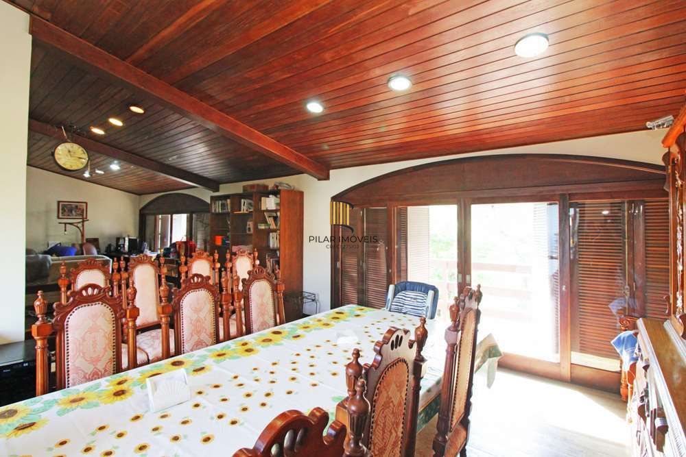 Casa 4 dormitórios no bairro Partenon