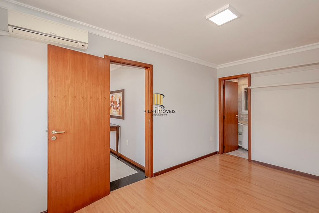 Casa 6 dormitórios no bairro Vila Jardim