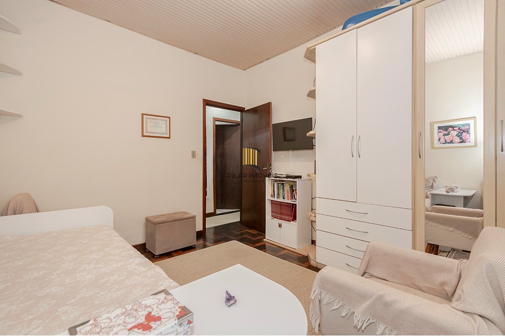 Casa 4 dormitórios no bairro Passo da Areia