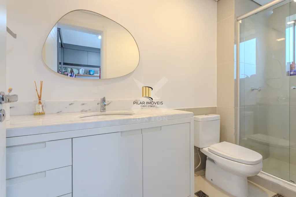 Apartamento 4 dormitórios no bairro Menino Deus