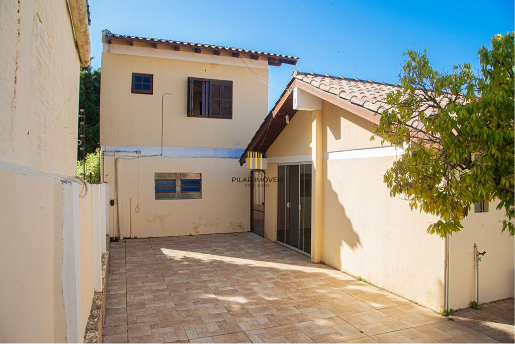 Casa 2 dormitórios no bairro Fiuza