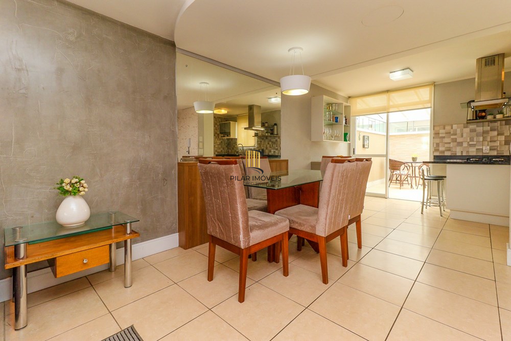 Casa de Condomínio 3 dormitórios no bairro São Sebastião