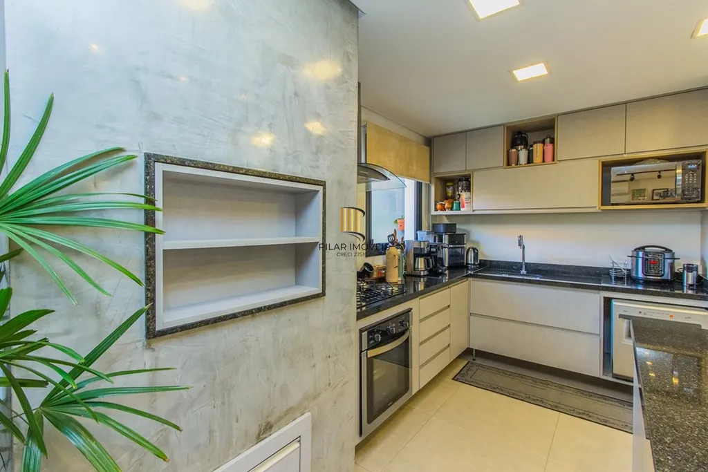 Casa 3 dormitórios no bairro Igara