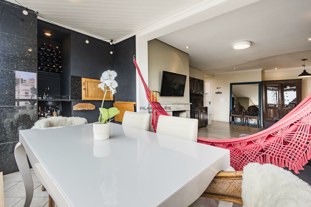 Apartamento 3 dormitórios no bairro Menino Deus