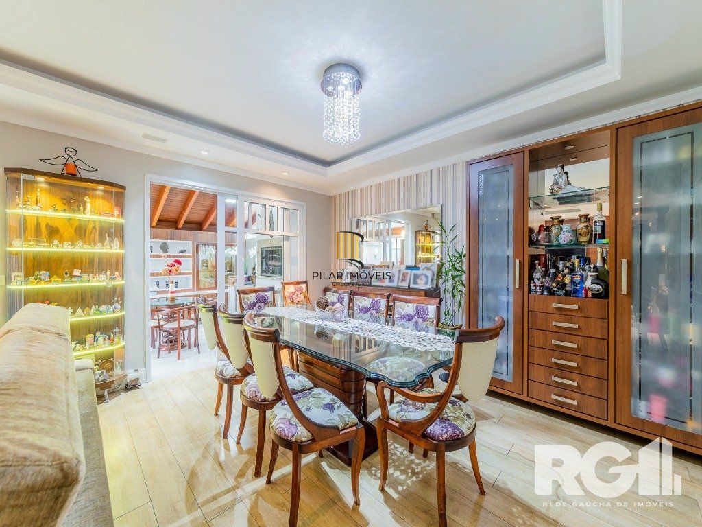 Casa de Condomínio 4 dormitórios no bairro Jardim Carvalho