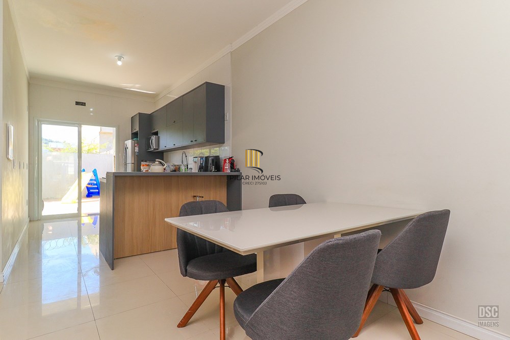 Casa 2 dormitórios no bairro Hípica