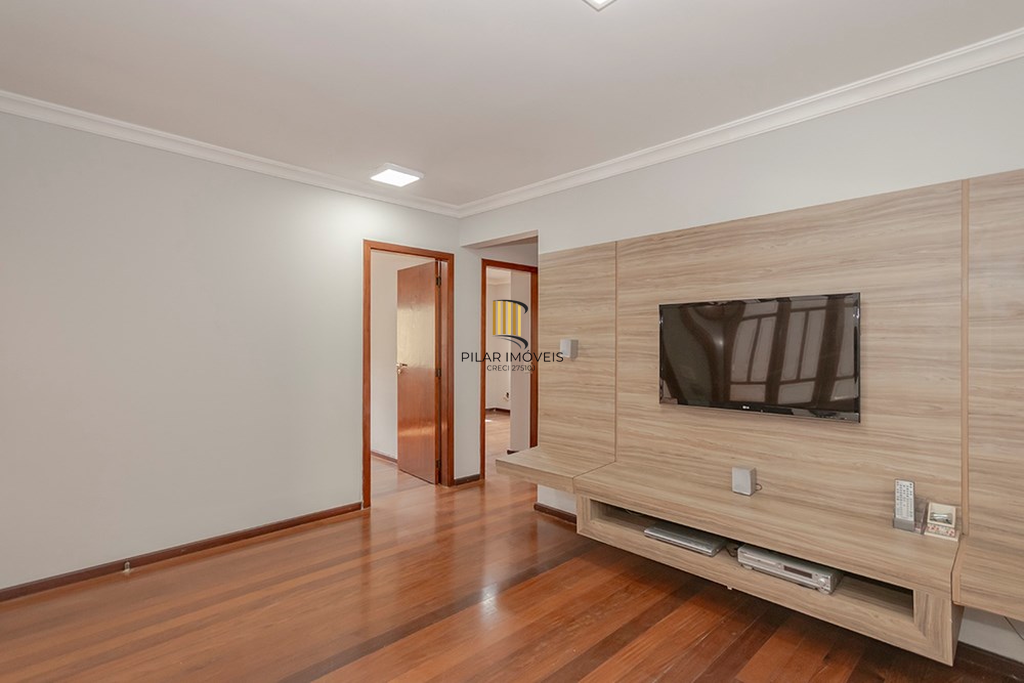 Casa 6 dormitórios no bairro Vila Jardim