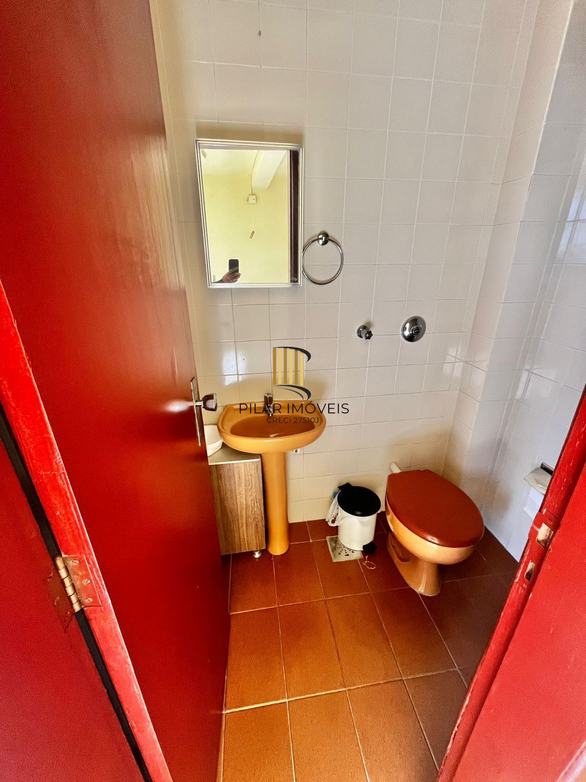 Sala comercial, Av Assis Brasil, 34 m², prédio com elevador, sala com banheiro