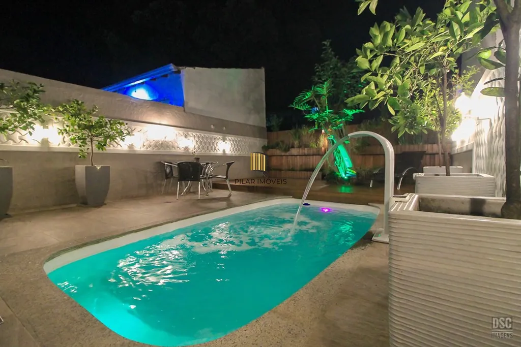 Casa 3 dormitórios no bairro Hípica