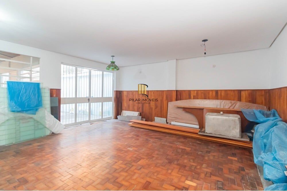 Casa 6 dormitórios no bairro Santana
