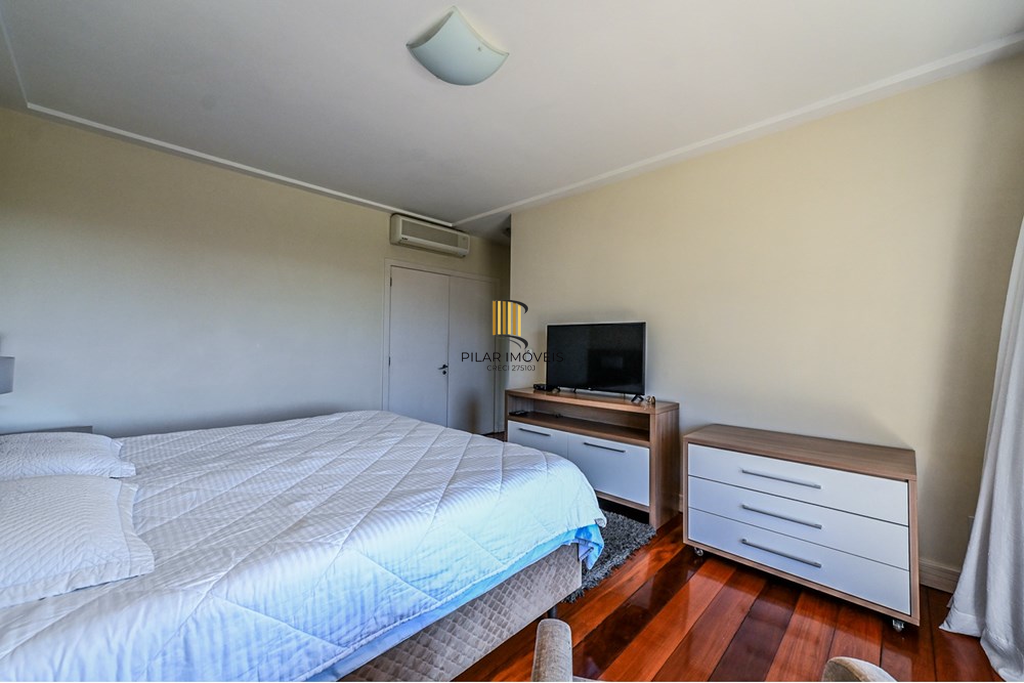 Casa 4 dormitórios no bairro Morro Santana