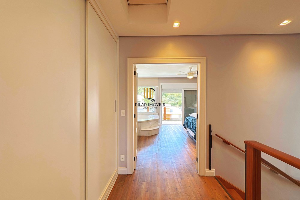 Casa 3 dormitórios no bairro Hípica