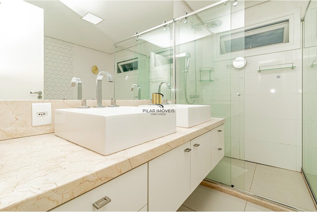 Casa 4 dormitórios no bairro Nonoai