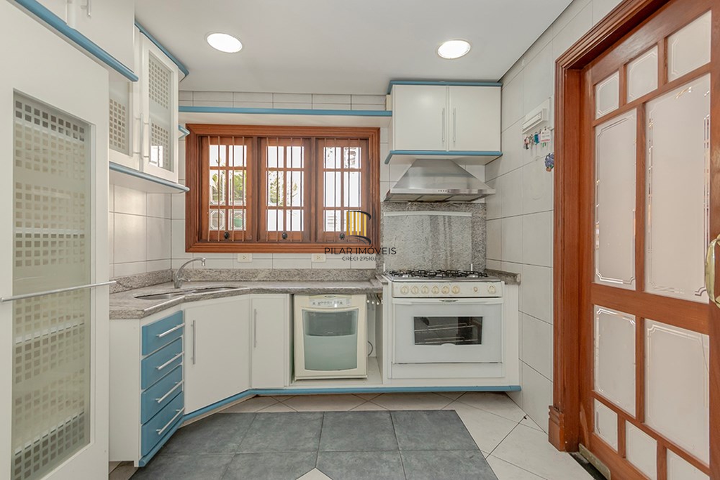 Casa 6 dormitórios no bairro Vila Jardim