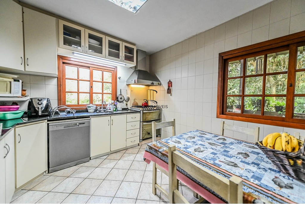 Casa 4 dormitórios no bairro Cascata