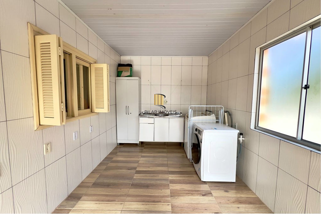 Casa 3 dormitórios no bairro Olaria