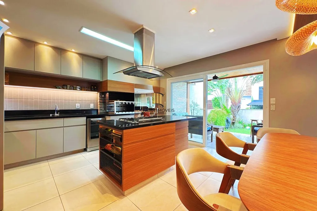 Casa 3 dormitórios no bairro Hípica