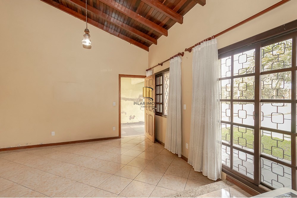 Casa 4 dormitórios no bairro Cavalhada