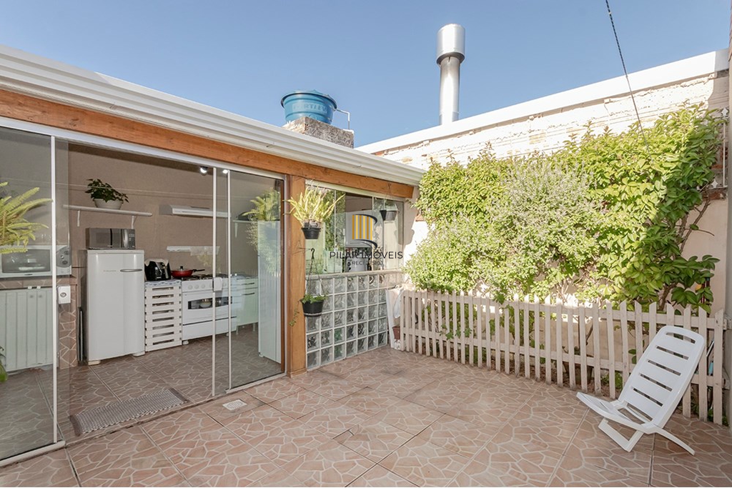 Casa 2 dormitórios no bairro Hípica