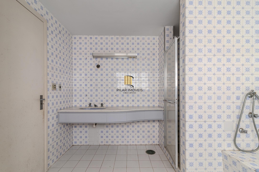 Apartamento 4 dormitórios no bairro Moinhos de Vento