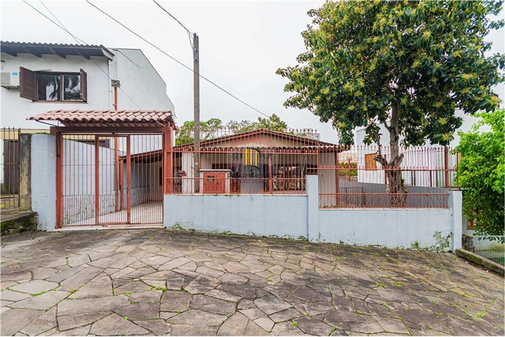 Casa 3 dormitórios no bairro Nonoai