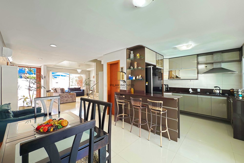 Casa 3 dormitórios no bairro Hípica