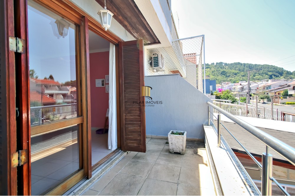 Casa 3 dormitórios no bairro Guarujá