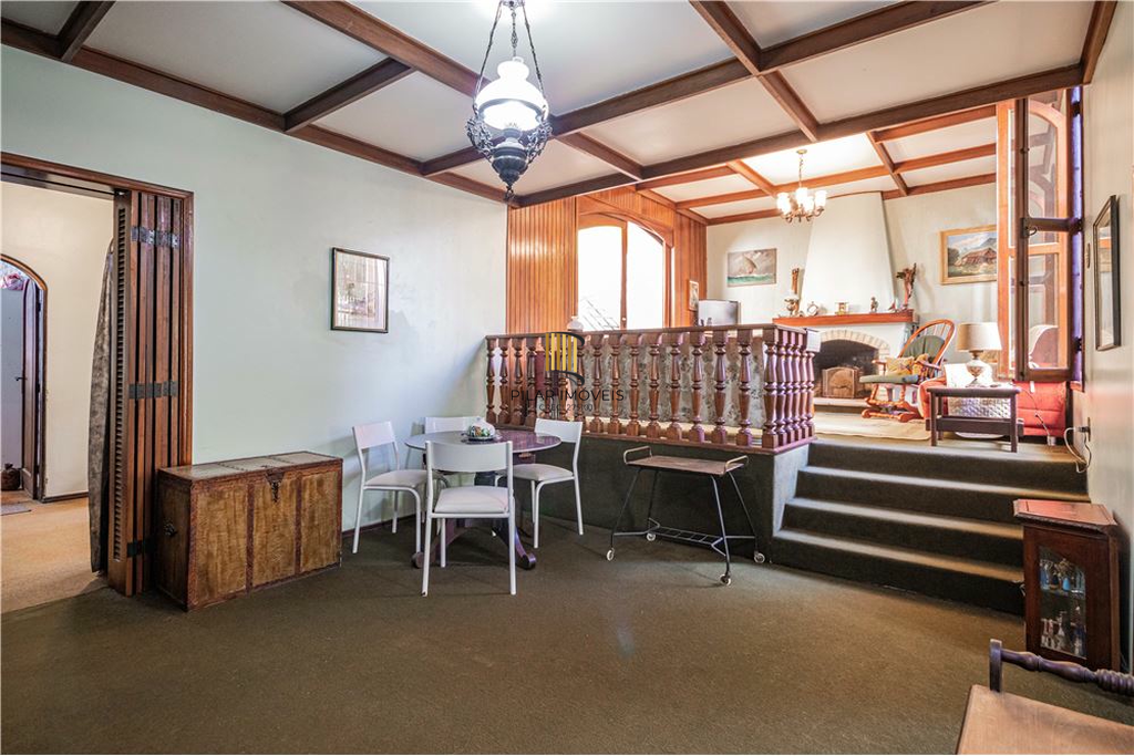 Casa 5 dormitórios no bairro Petrópolis