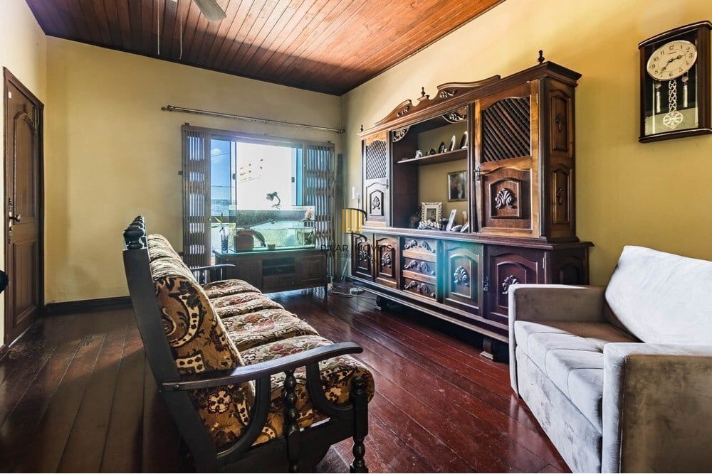 Casa 4 dormitórios no bairro Partenon