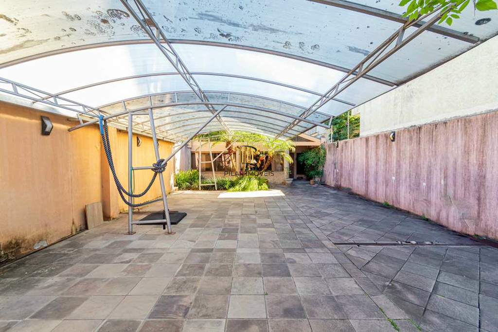 Casa 6 dormitórios no bairro Tristeza