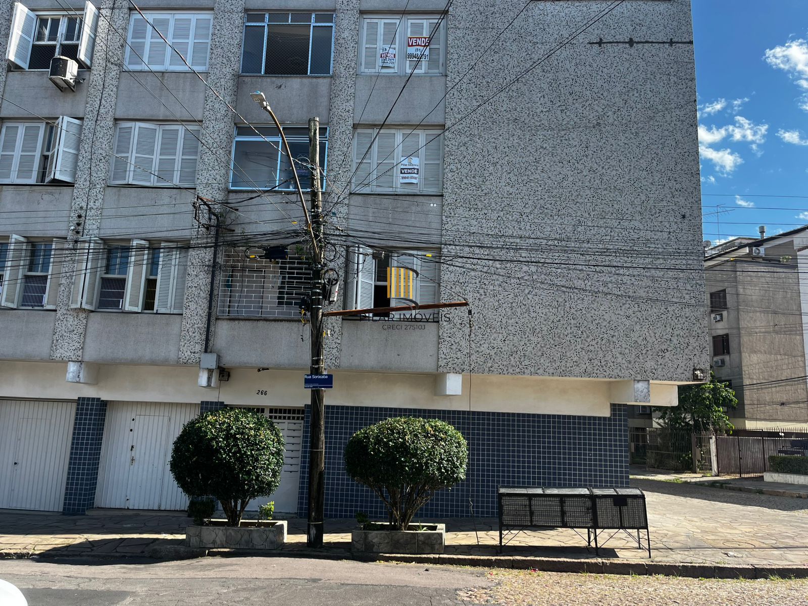 Apto de 01 dorm, no Passo da Areia, 45 m2, 2 lances de escada, ótima localização