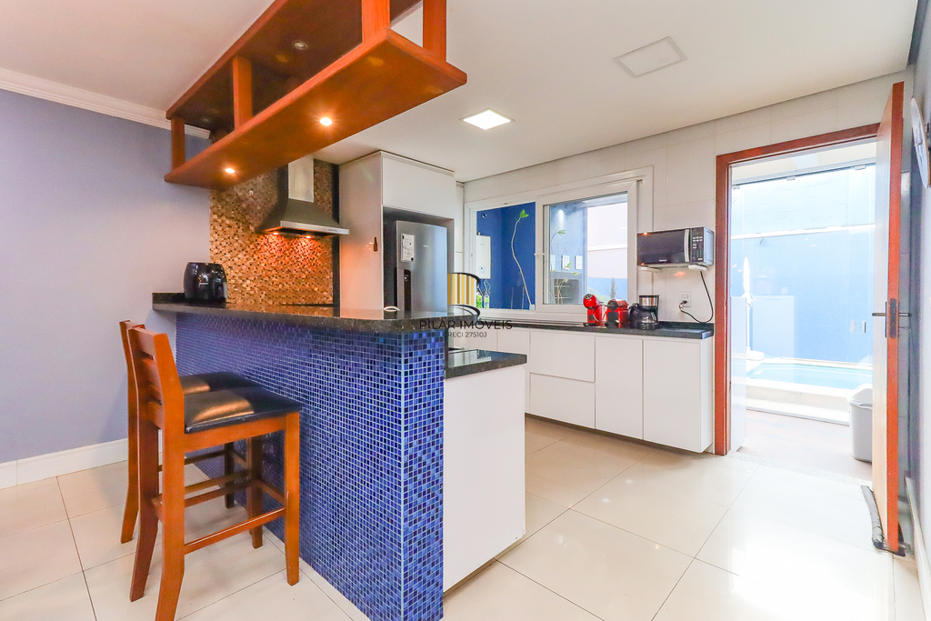 Casa 3 dormitórios no bairro Hípica