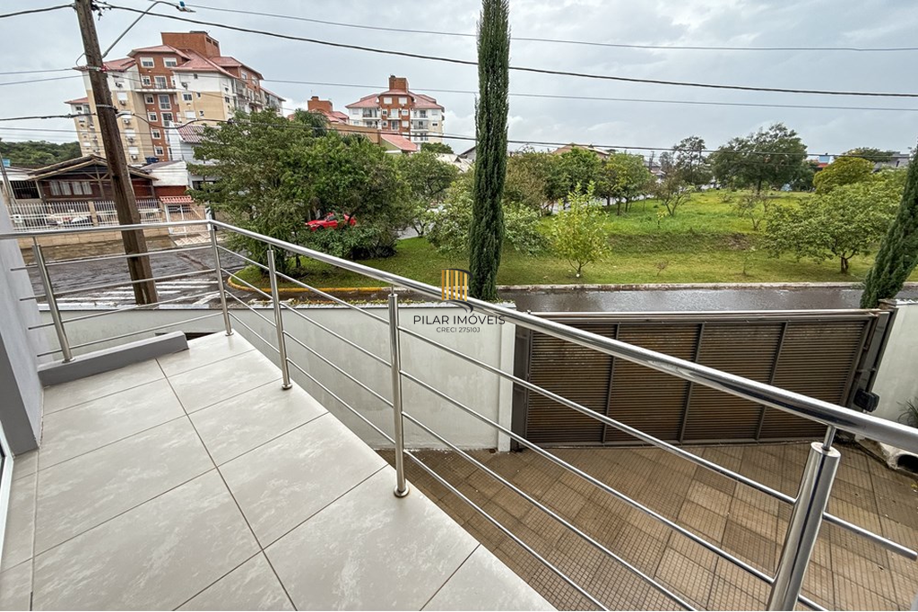 Casa 5 dormitórios no bairro Igara