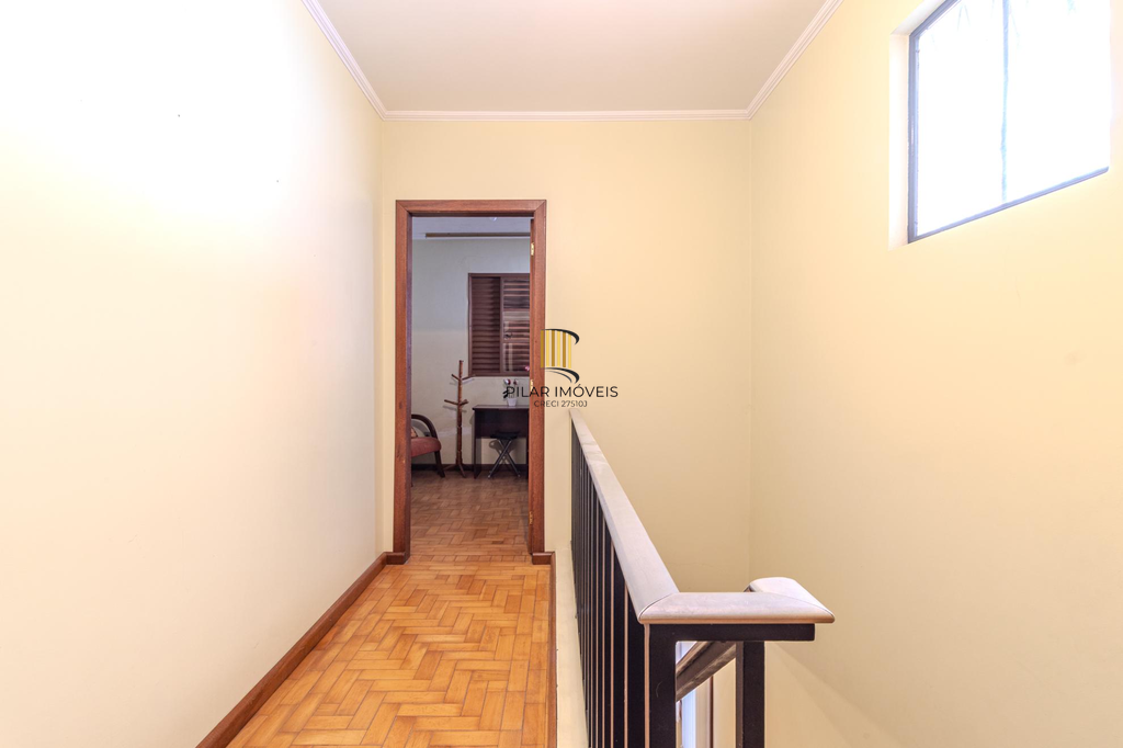 Casa 6 dormitórios no bairro Santana