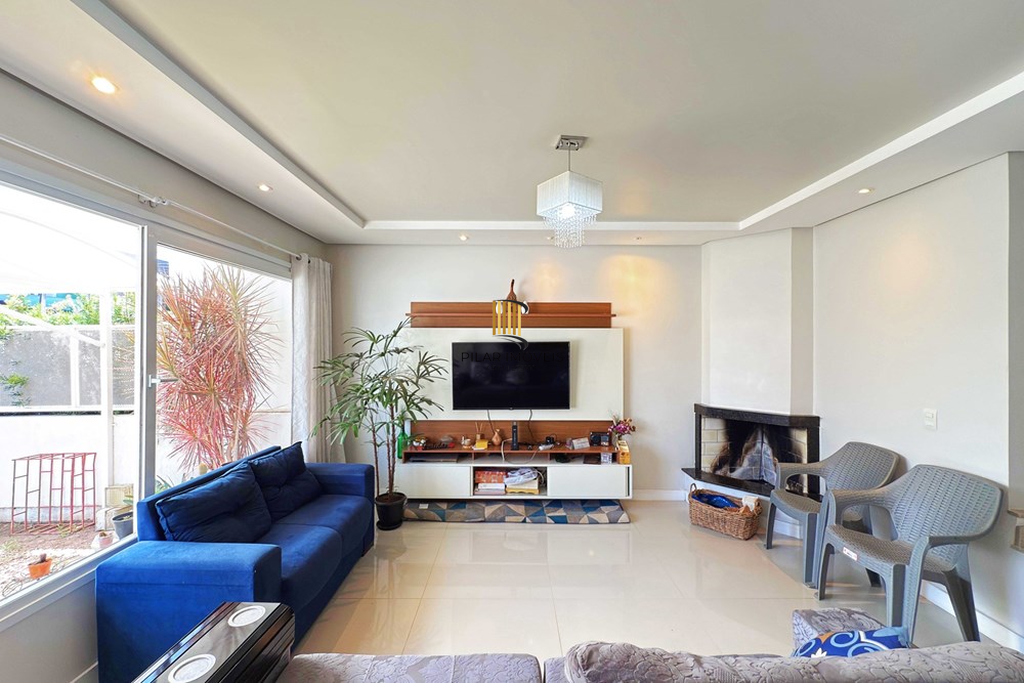 Casa 3 dormitórios no bairro Hípica