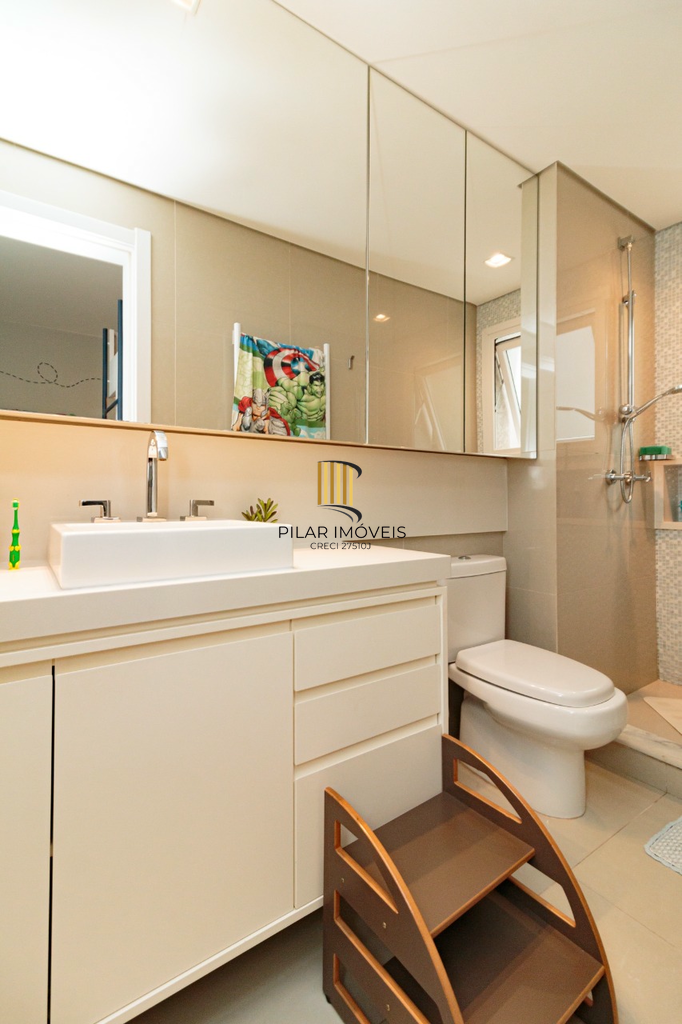 Apartamento 4 dormitórios no bairro Menino Deus