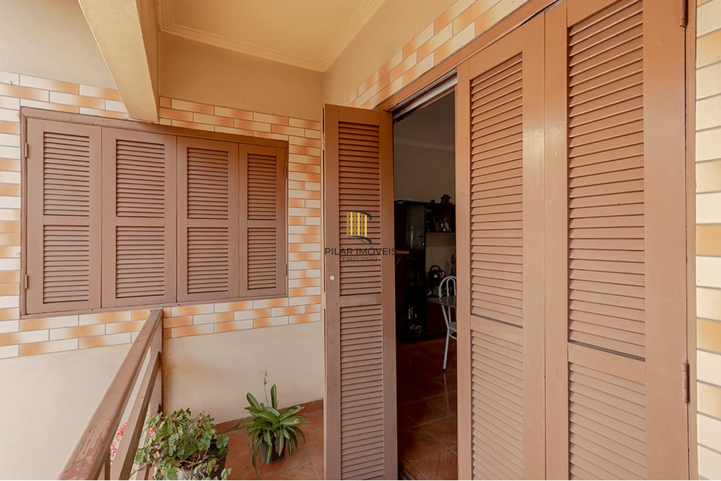 Casa 5 dormitórios no bairro Glória