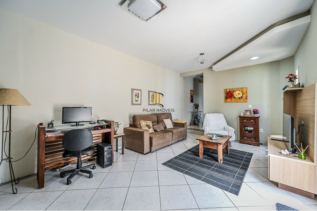 Casa 4 dormitórios no bairro Vila Ipiranga