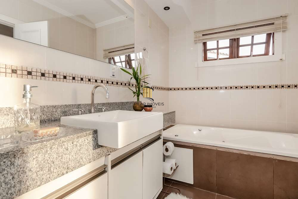 Casa 3 dormitórios no bairro Nonoai
