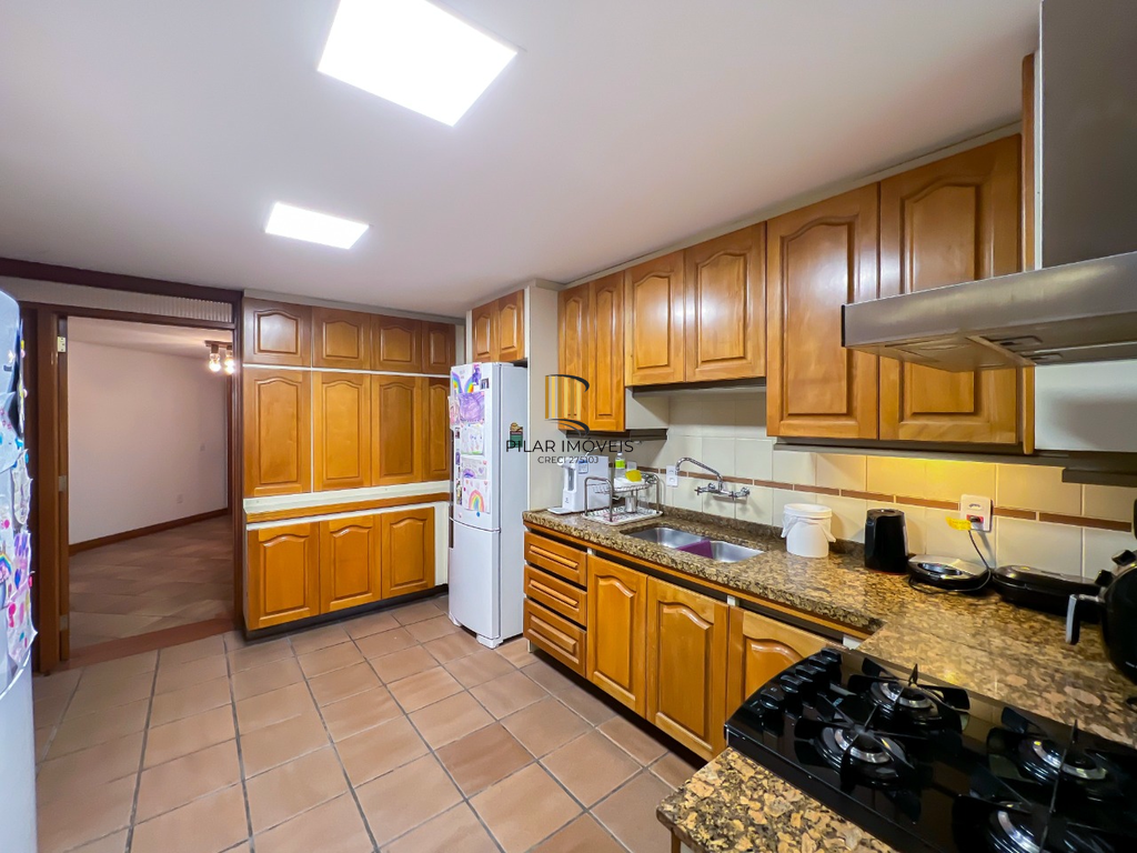 Apartamento 4 dormitórios no bairro Moinhos de Vento
